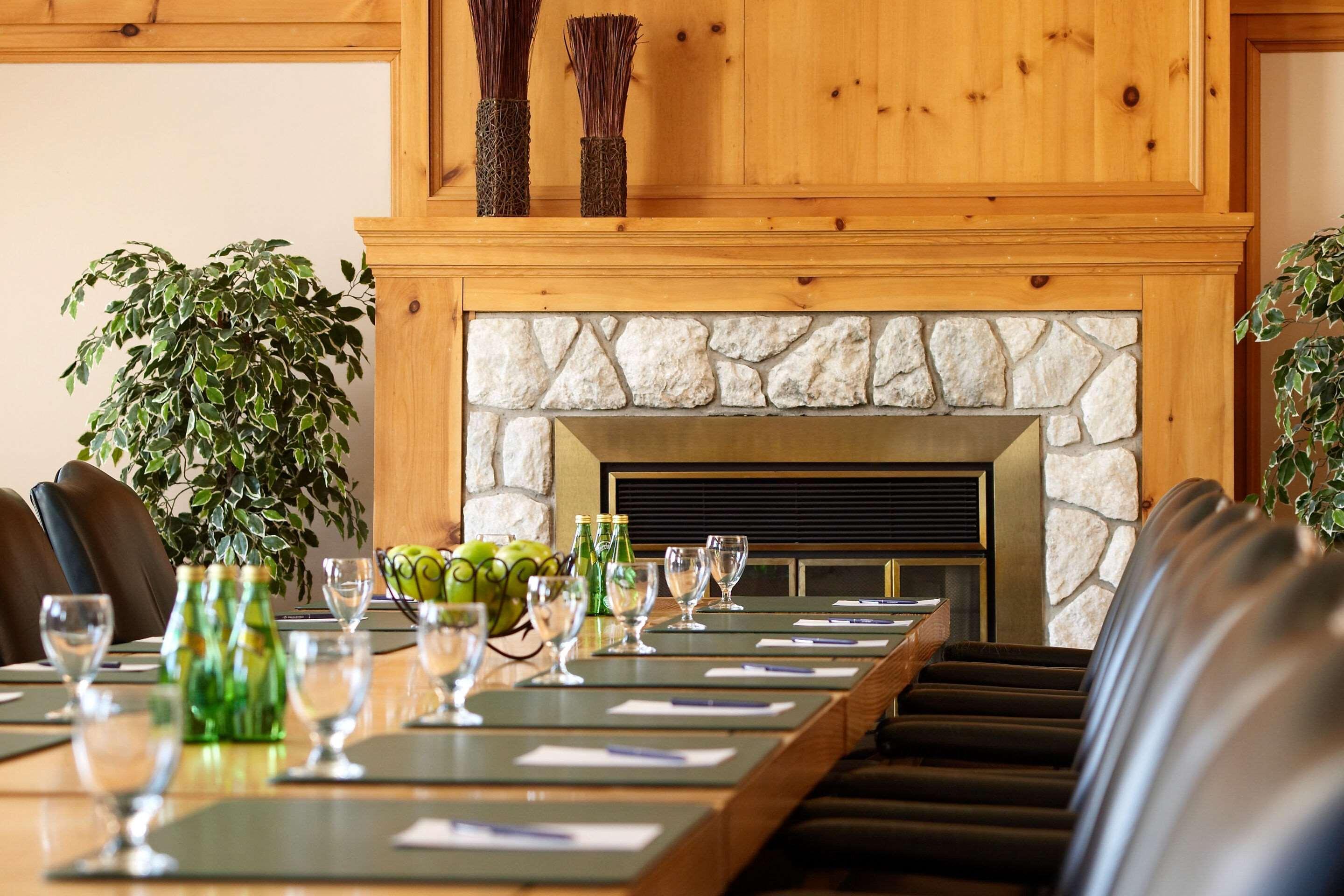 Pinestone Resort, Conference Centre, Spa & Golf Course Haliburton Exterior foto